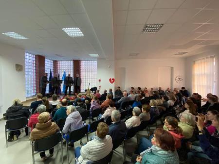 Do zadnjega kotička napolnjena dvorana